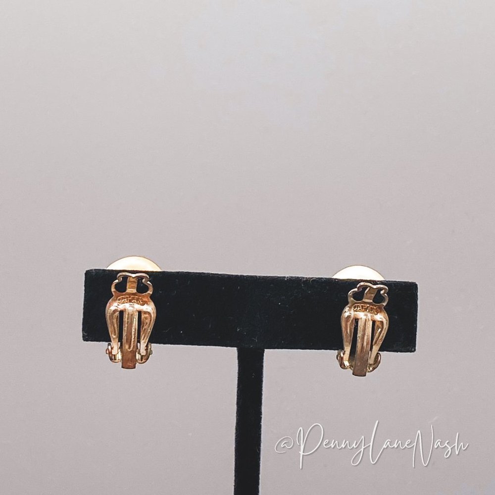 Vintage Single Off White Pearl Stud Earrings - Picture 6 of 8